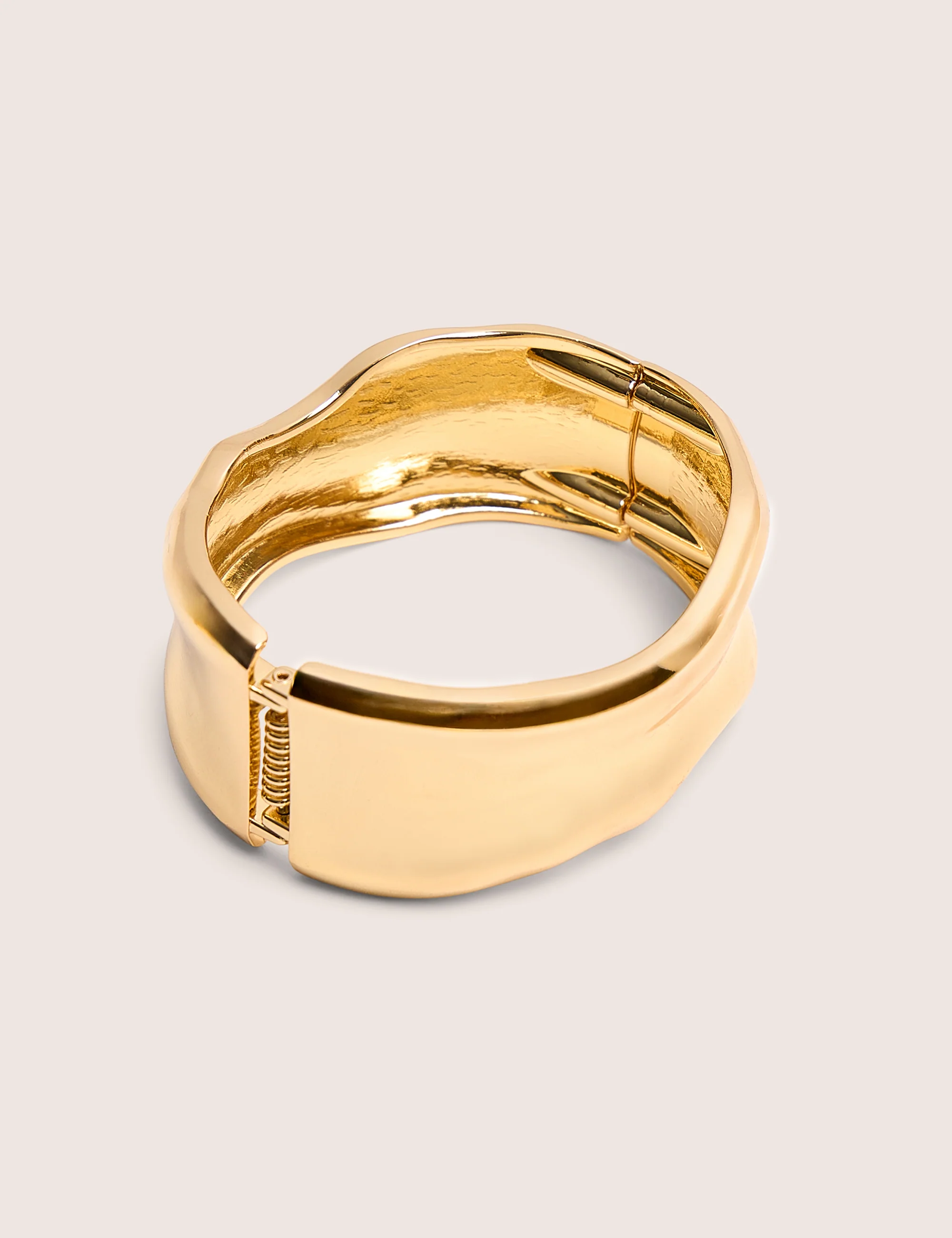 Chunky Single Clasp Bangle Gold - Image 2