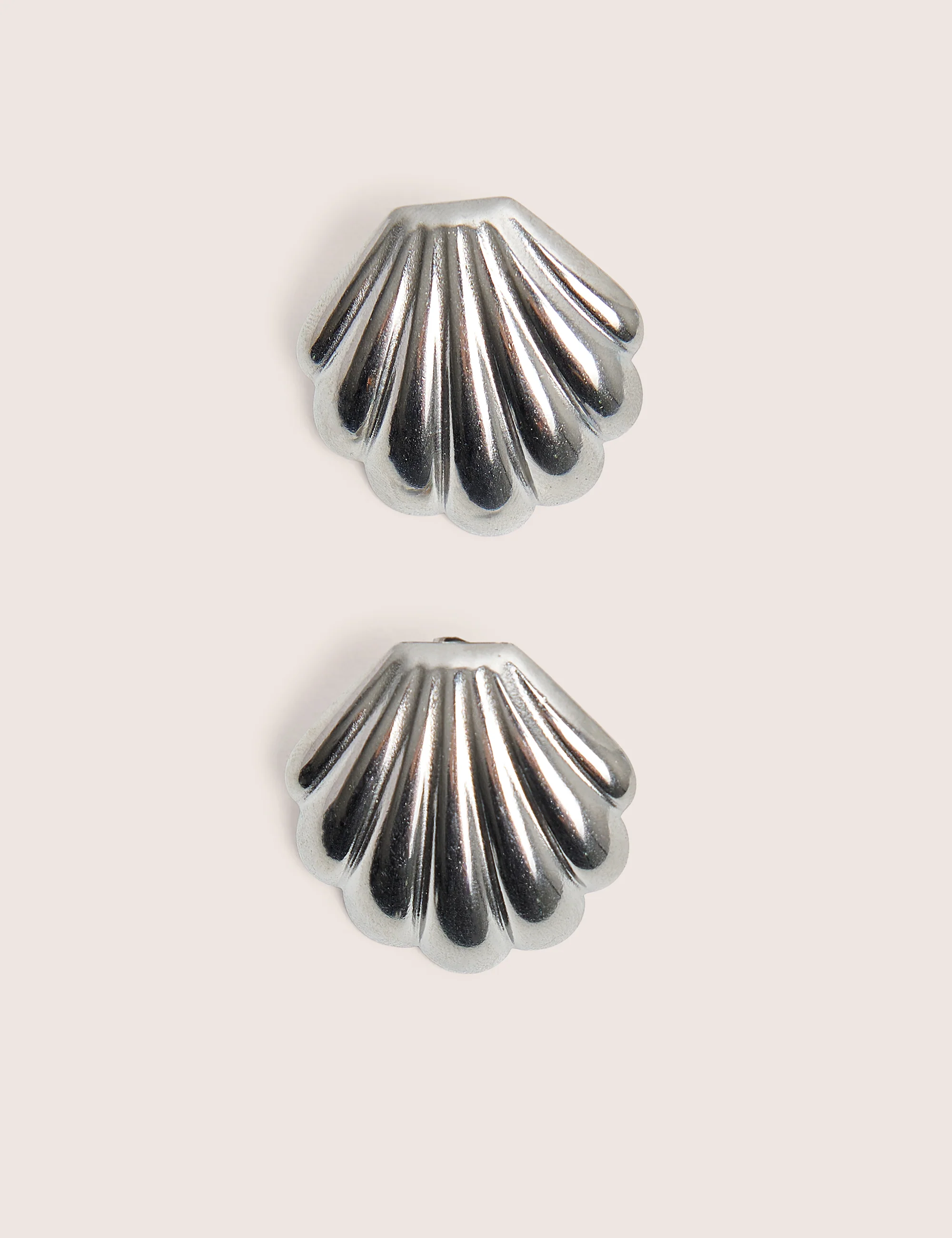 Shell Detail Earrings Silver - Image 2