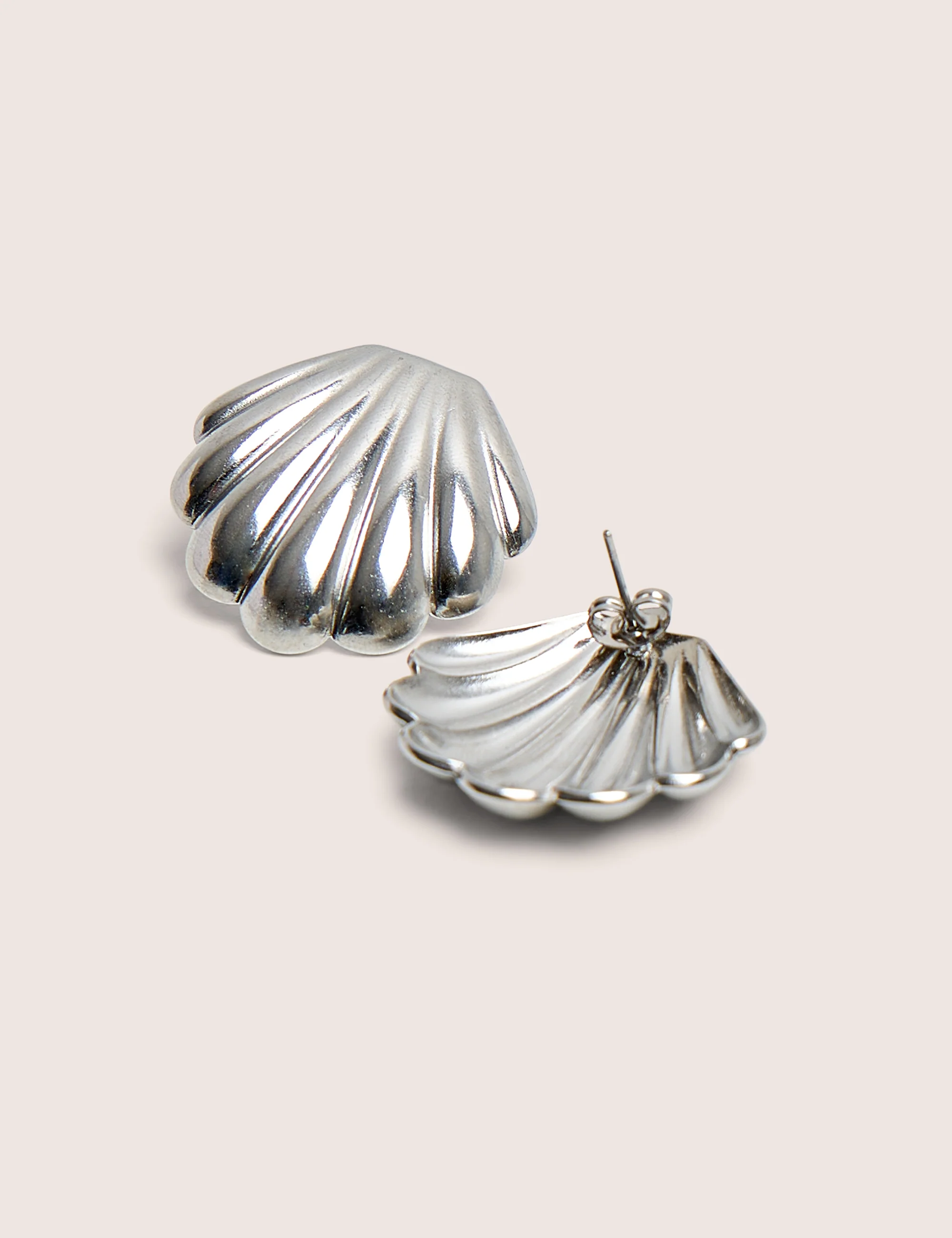 Shell Detail Earrings Silver - Image 3